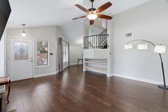 633 Hunters Glen Street, Lewisville, TX 75067