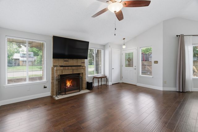 633 Hunters Glen Street, Lewisville, TX 75067