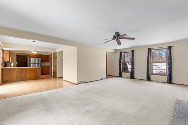 S38W27600 Windsong RIDGE, Waukesha, WI 53189