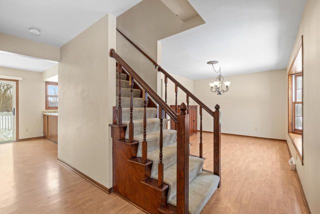 S38W27600 Windsong RIDGE, Waukesha, WI 53189