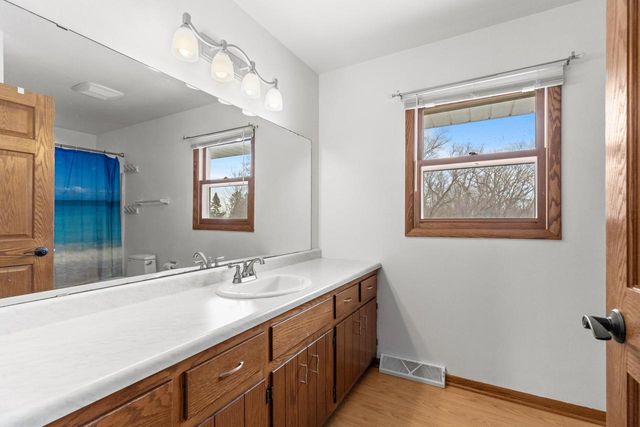 S38W27600 Windsong RIDGE, Waukesha, WI 53189