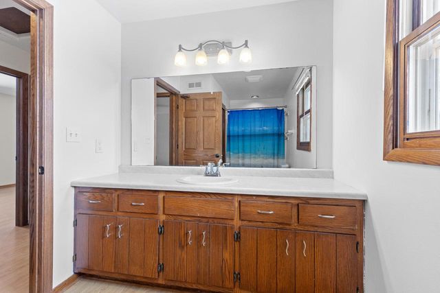 S38W27600 Windsong RIDGE, Waukesha, WI 53189