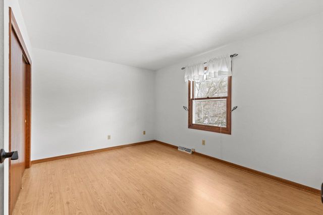 S38W27600 Windsong RIDGE, Waukesha, WI 53189