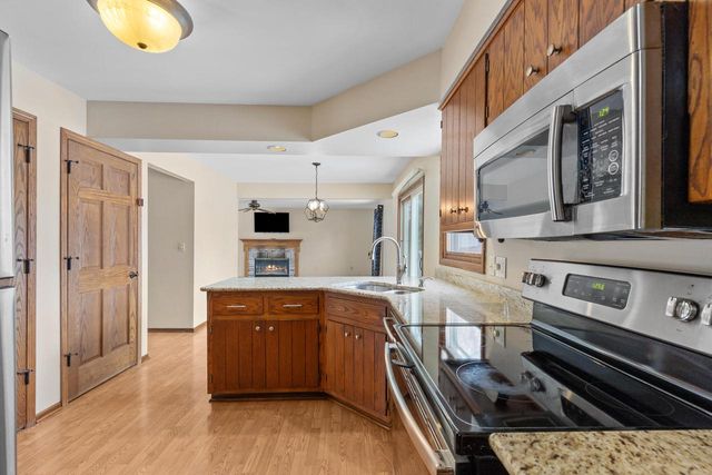 S38W27600 Windsong RIDGE, Waukesha, WI 53189