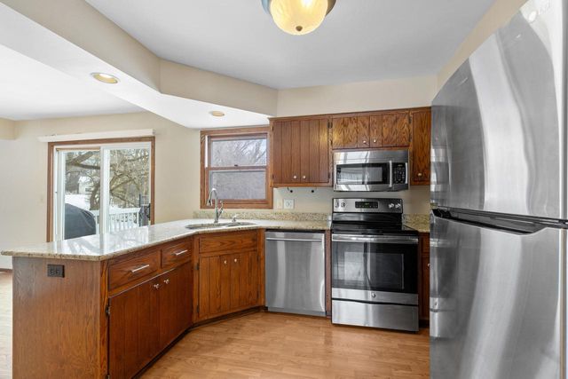 S38W27600 Windsong RIDGE, Waukesha, WI 53189