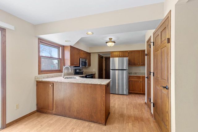 S38W27600 Windsong RIDGE, Waukesha, WI 53189