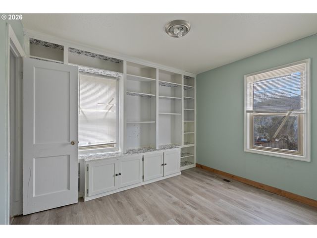 1710 Se MAIN St, Roseburg, OR 97470