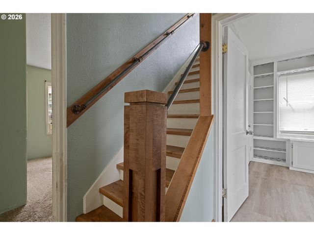 1710 Se MAIN St, Roseburg, OR 97470