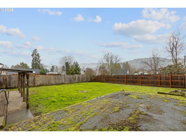 1710 Se MAIN St, Roseburg, OR 97470