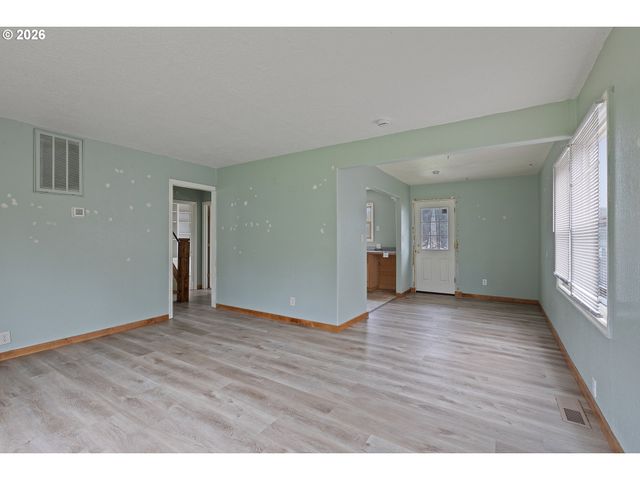 1710 Se MAIN St, Roseburg, OR 97470