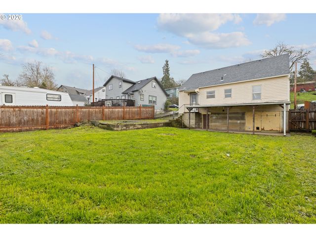 1710 Se MAIN St, Roseburg, OR 97470