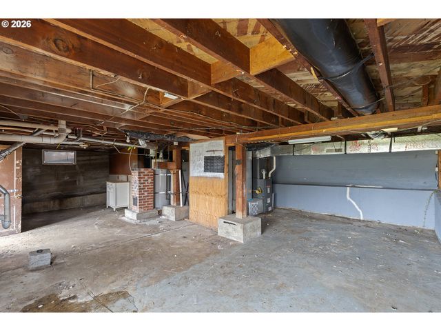 1710 Se MAIN St, Roseburg, OR 97470