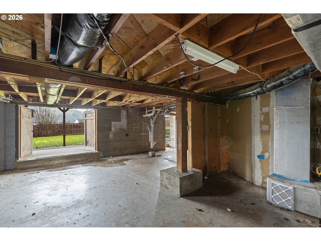 1710 Se MAIN St, Roseburg, OR 97470