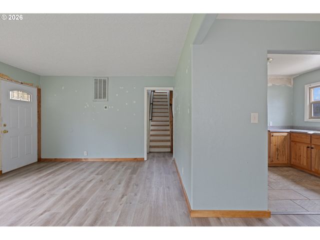 1710 Se MAIN St, Roseburg, OR 97470