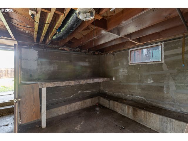 1710 Se MAIN St, Roseburg, OR 97470