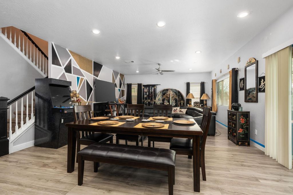 Image 14 of property listing at 2327 N Elm, Visalia, CA 93291