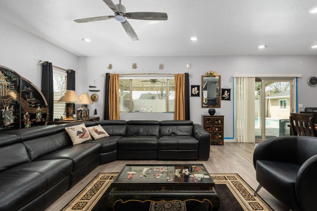 Image 17 of property listing at 2327 N Elm, Visalia, CA 93291