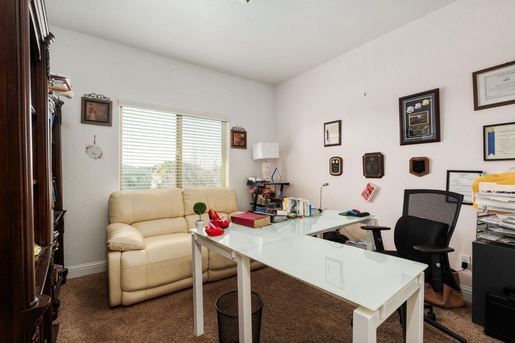 Image 26 of property listing at 2327 N Elm, Visalia, CA 93291