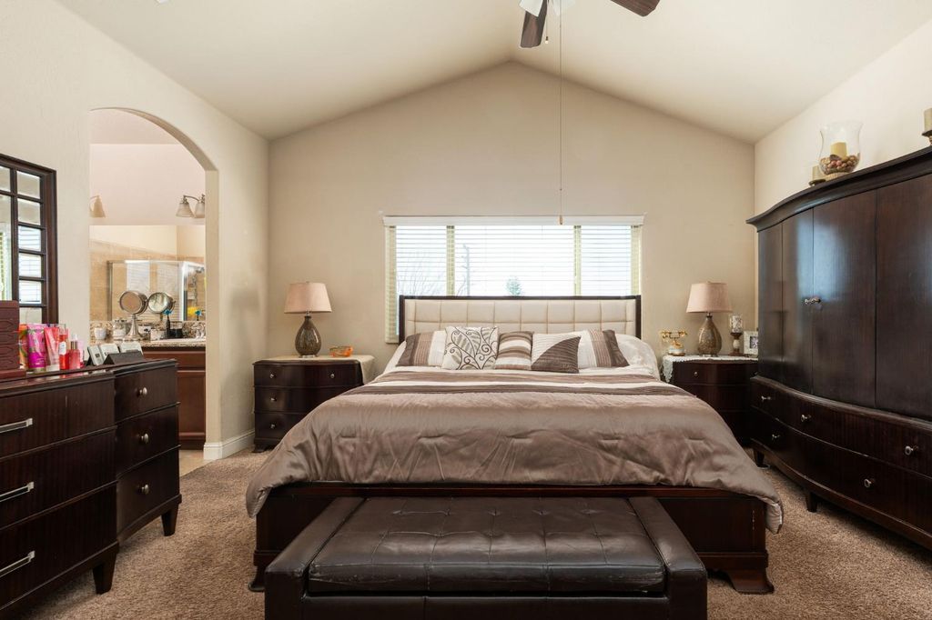 Image 28 of property listing at 2327 N Elm, Visalia, CA 93291