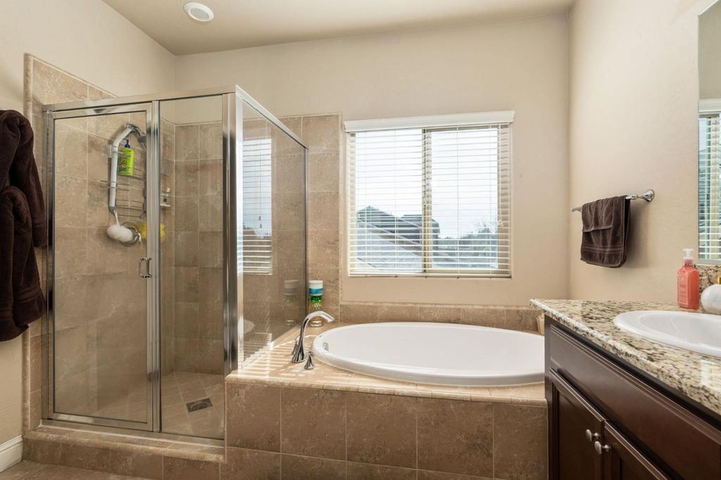 Image 31 of property listing at 2327 N Elm, Visalia, CA 93291