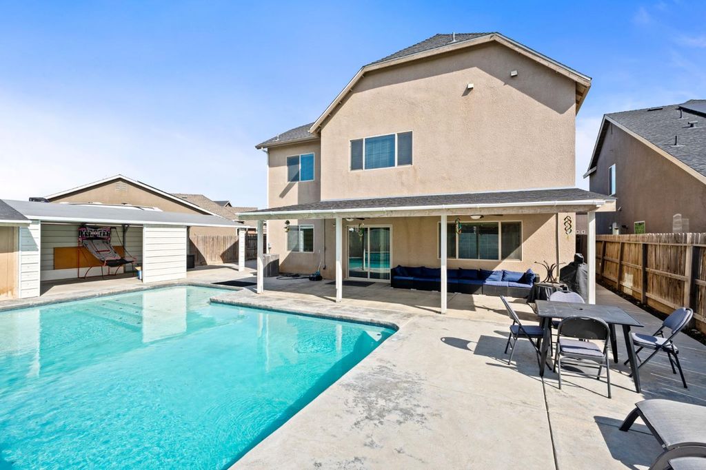 Image 36 of property listing at 2327 N Elm, Visalia, CA 93291