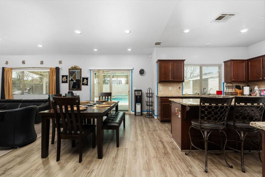 Image 8 of property listing at 2327 N Elm, Visalia, CA 93291