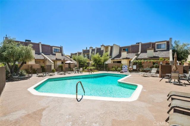 18415 Collins, Tarzana, CA 91356