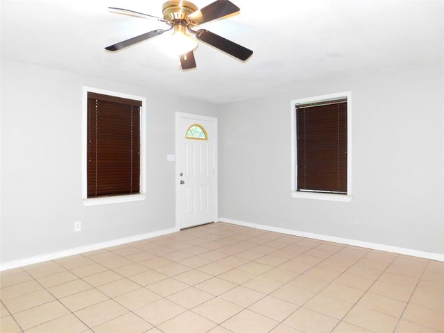 1007 W Collins Street, Denton, TX 76201