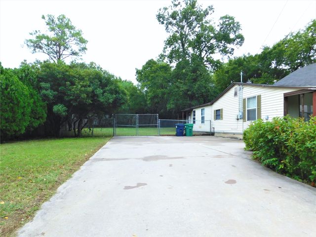 1007 W Collins Street, Denton, TX 76201