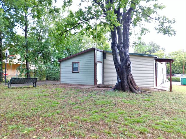 1007 W Collins Street, Denton, TX 76201