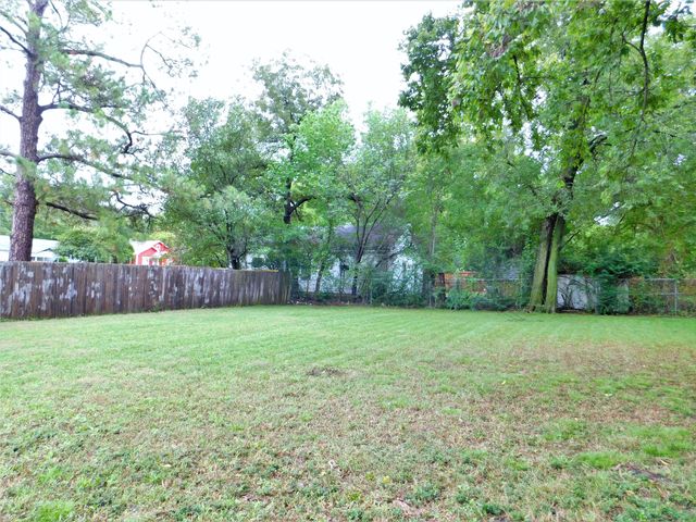 1007 W Collins Street, Denton, TX 76201