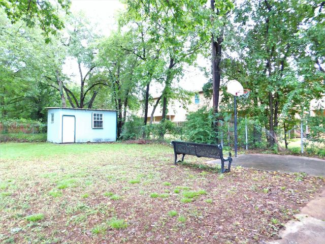 1007 W Collins Street, Denton, TX 76201