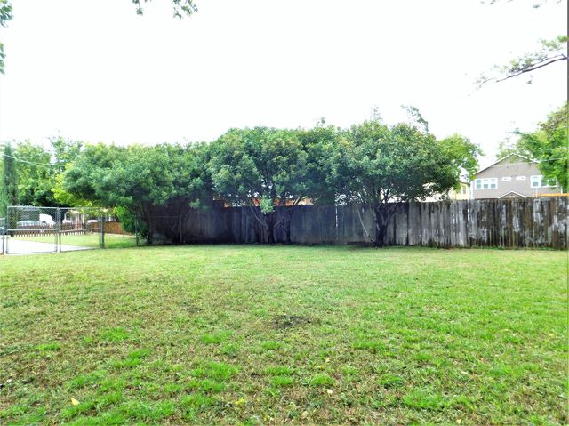 1007 W Collins Street, Denton, TX 76201