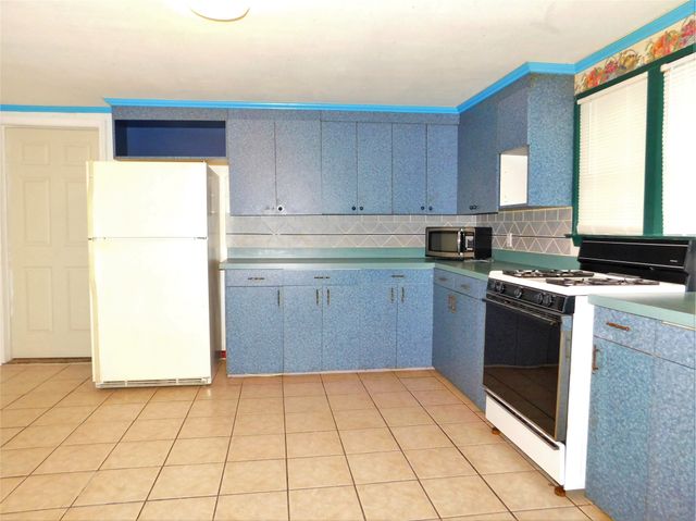 1007 W Collins Street, Denton, TX 76201