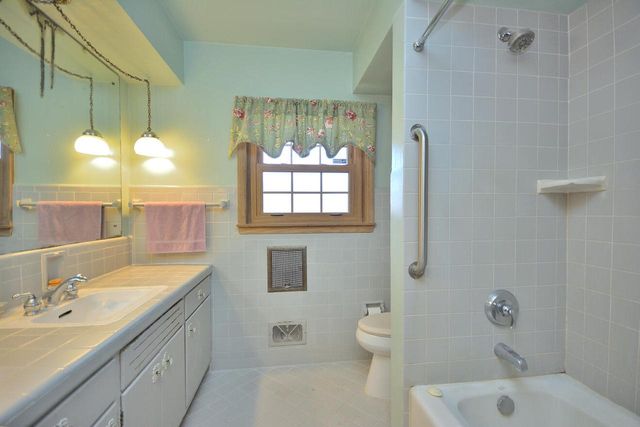 12700 Dunwoody DRIVE, Elm Grove, WI 53122