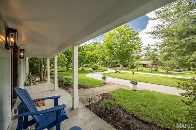 17 Colonial Hills Parkway, Creve Coeur, MO 63141