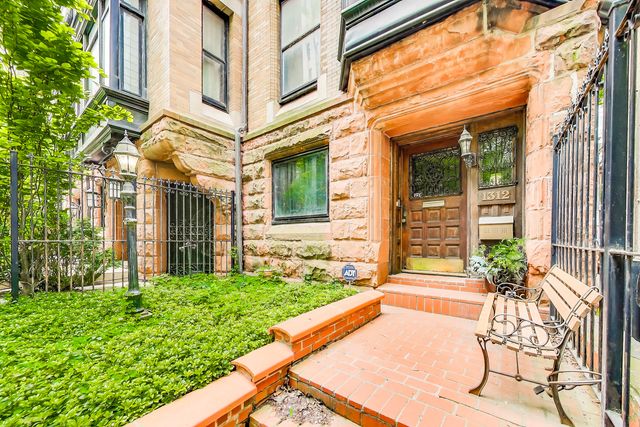 1312 N Astor Street, Chicago, IL 60610