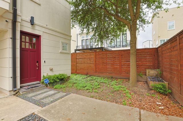 2212 Stuart Street, Houston, TX 77004