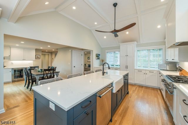 3 Lake Trl W, Harding Twp., NJ 07960