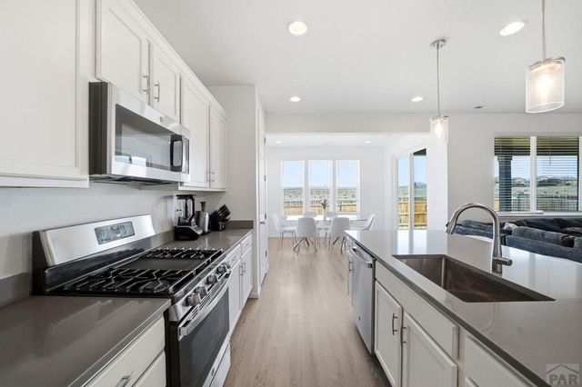 2213 Sunrise Ln, Pueblo, CO 81008