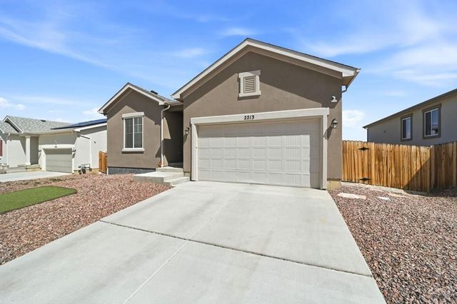 2213 Sunrise Ln, Pueblo, CO 81008