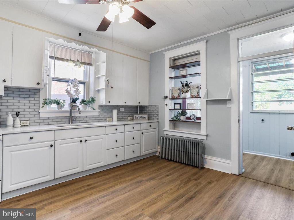 Image 12 of property listing at 319 WEST SIDE AVE, Hagerstown, MD 21740