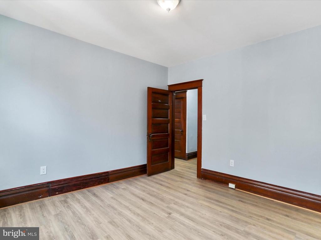Image 25 of property listing at 319 WEST SIDE AVE, Hagerstown, MD 21740