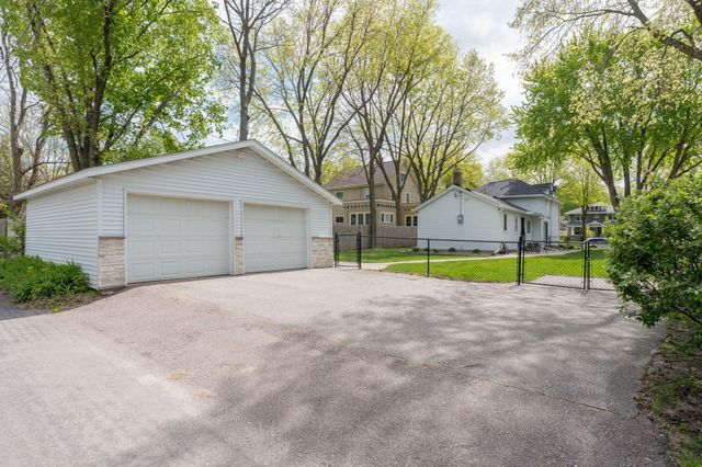 1520 N Broad Street, Mankato, MN 56001