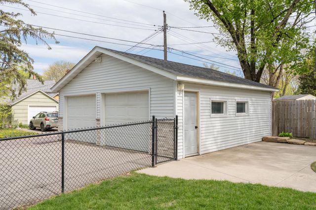 1520 N Broad Street, Mankato, MN 56001