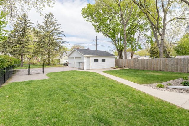 1520 N Broad Street, Mankato, MN 56001