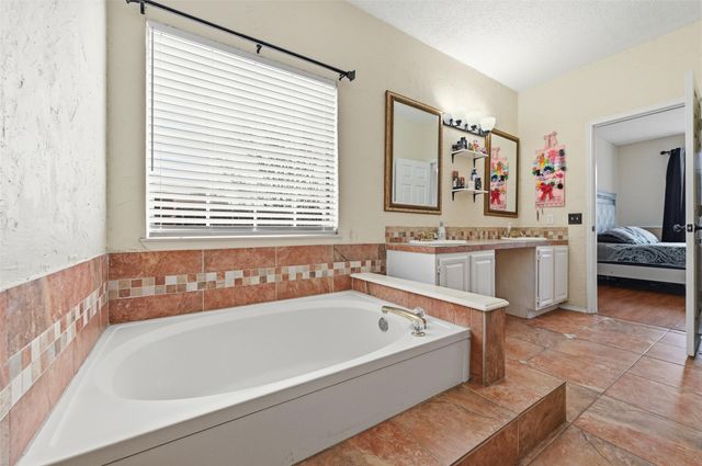 7000 Cadillac Boulevard, Arlington, TX 76016