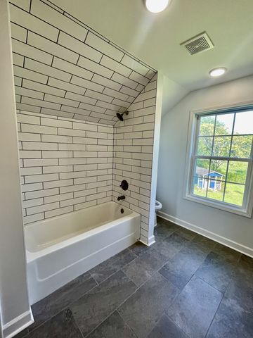 40 Harding Rd, Leoma, TN 38468