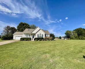 40 Harding Rd, Leoma, TN 38468