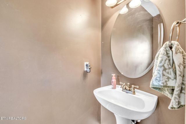3260 Whispering Oaks Drive, Knoxville, TN 37938